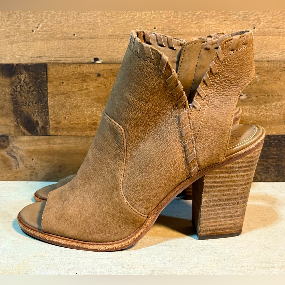 Vince Camuto Women's Tan Leather Chunky Leather Open Toe Zip Booty Heels Size 10